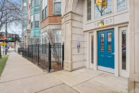1807 W Addison St #3E, Chicago, IL 60613