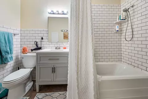 750 W Bittersweet Pl, Chicago, IL 60613 photo 40