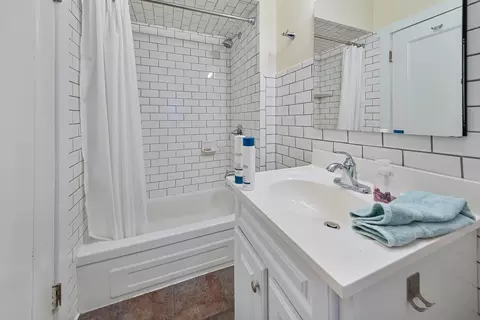 750 W Bittersweet Pl, Chicago, IL 60613 photo 39