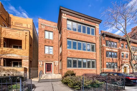 750 W Bittersweet Pl, Chicago, IL 60613