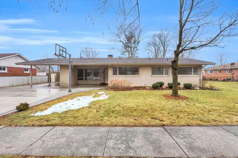 903 E Mumford Dr, Urbana, IL 61801