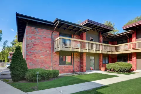 485 Duane Ter #A1, Glen Ellyn, IL 60137