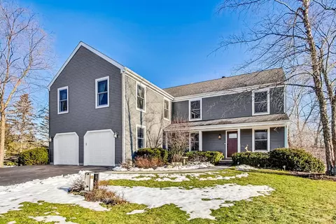 118 Stone Marsh Ln, Barrington, IL 60010