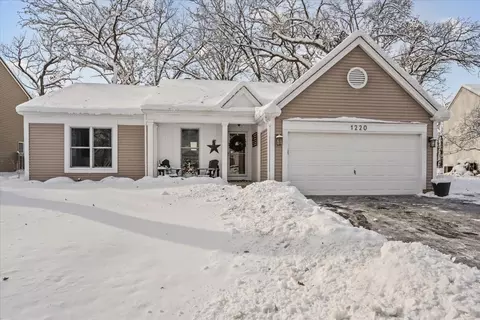 1220 Glacier Pkwy, Algonquin, IL 60102