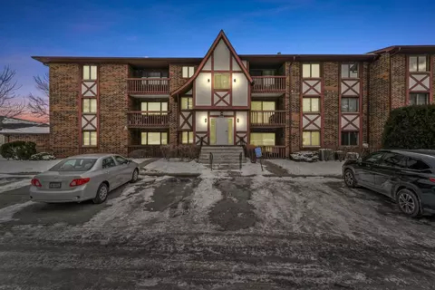 10408 Circle Dr #105, Oak Lawn, IL 60453