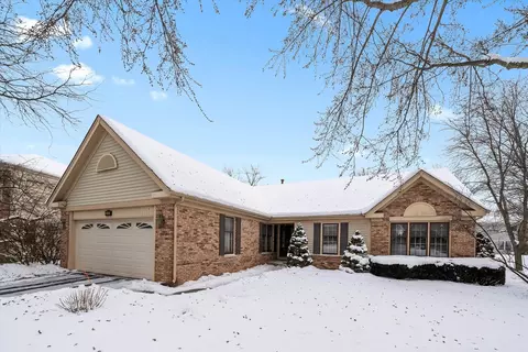 3209 Fox Hunt Ln, Saint Charles, IL 60174