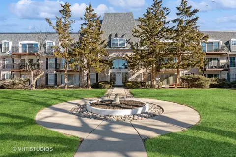 5200 Carriageway Dr #107, Rolling Meadows, IL 60008