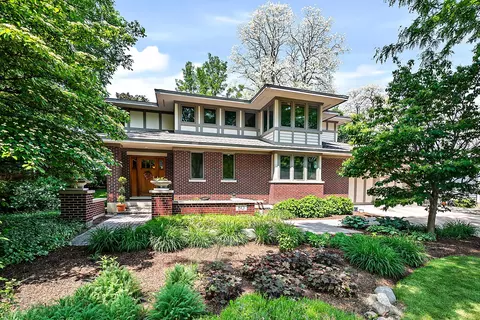 80 Gray St, Saint Charles, IL 60174