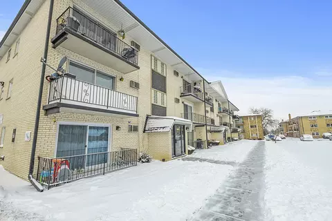 7102 W 107th St #3D, Worth, IL 60482
