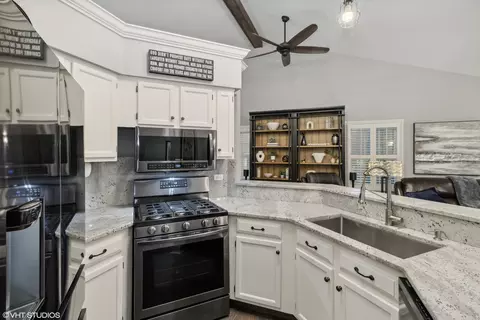 428 Hampton St, Cary, IL 60013 photo 6
