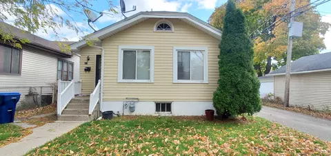 911 Chestnut St, Waukegan, IL 60085