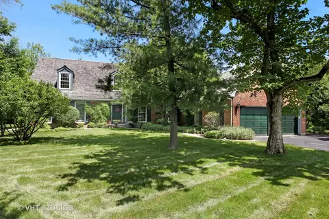 220 Margate Ct, Lake Bluff, IL 60044