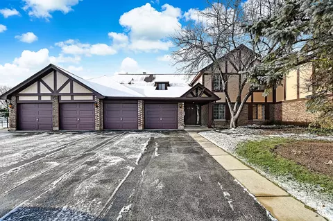 1774 Gloucester Ct #C, Wheaton, IL 60189