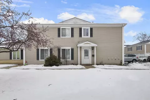 1561 Quaker Ln #109D, Prospect Heights, IL 60070