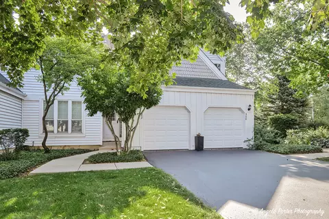 302 Hill St #10-06, Wauconda, IL 60084