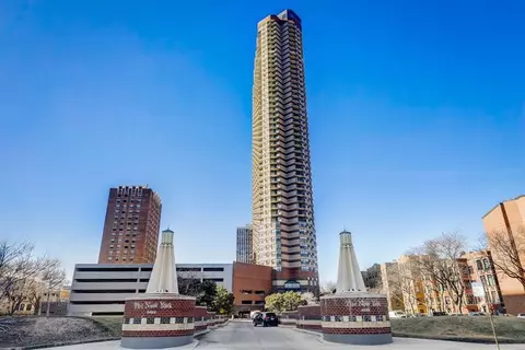 3660 N Lake Shore Dr #1401, Chicago, IL 60613