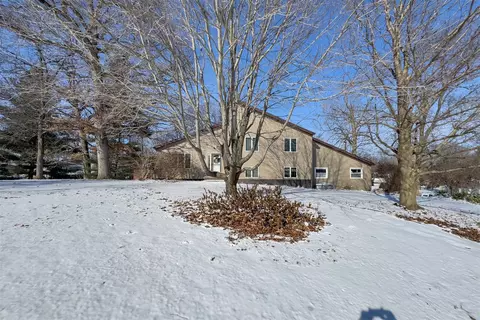 4910 Country Ln, Heyworth, IL 61745