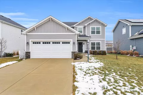 110 Gailardio St, Savoy, IL 61874