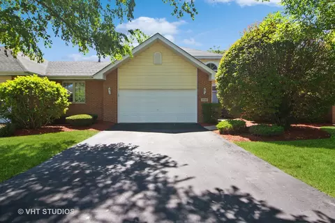 7649 Thistlewood Ln, Frankfort, IL 60423
