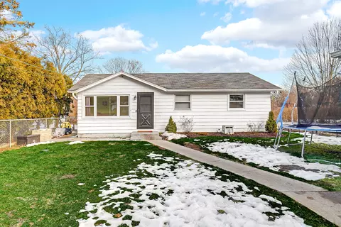 5712 Fox Lake Rd, Mchenry, IL 60051