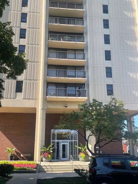 2901 S Michigan Ave #404, Chicago, IL 60616