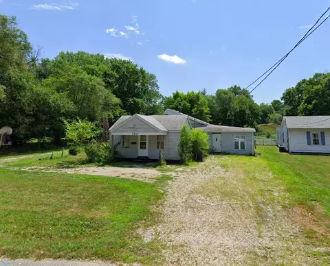 3853 E Hickory St, Decatur, IL 62526