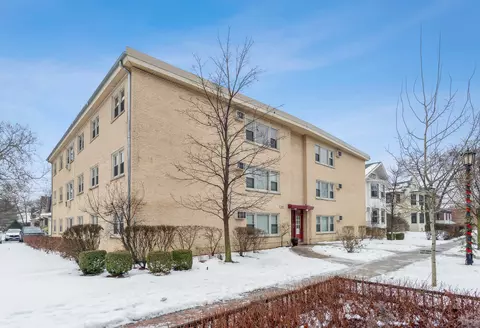 301 Chicago Ave #3SE, Oak Park, IL 60302