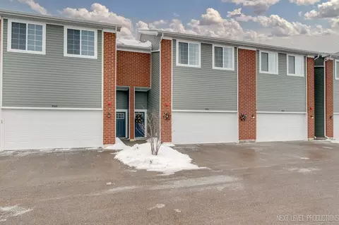 946 Gillespie Ln, Yorkville, IL 60560
