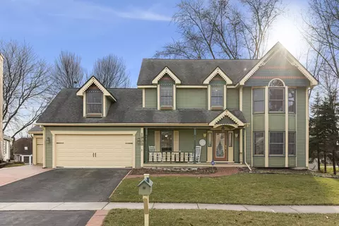 1933 Montclair Dr, Naperville, IL 60565