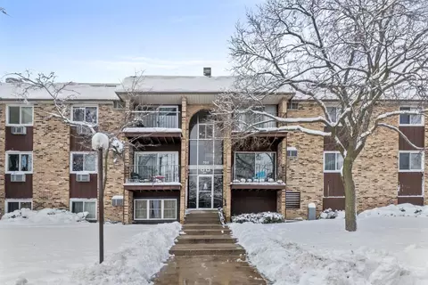 705 Heritage Dr #211, Hoffman Estates, IL 60169