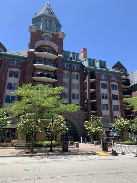 44 N Vail Ave #201, Arlington Heights, IL 60005