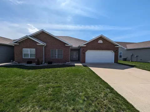 1809 E Prairie Winds Cir, Urbana, IL 61802