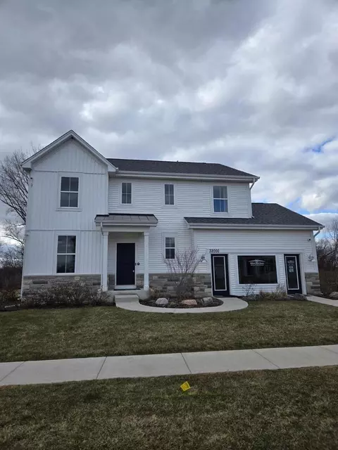 32000 Savannah Dr, Lakemoor, IL 60051