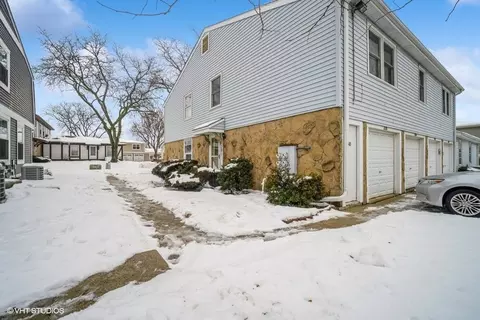 326 Mallard Ct #326, Vernon Hills, IL 60061