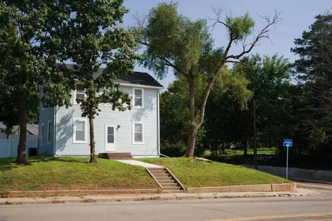1103 4th St, Peru, IL 61354
