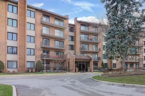 601 Lake Hinsdale Dr #401, Willowbrook, IL 60527