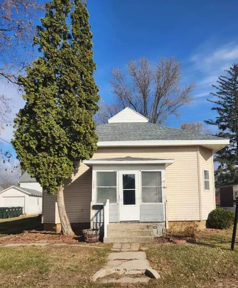 208 16th Ave, Sterling, IL 61081