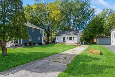 15 S Huffman St, Naperville, IL 60540