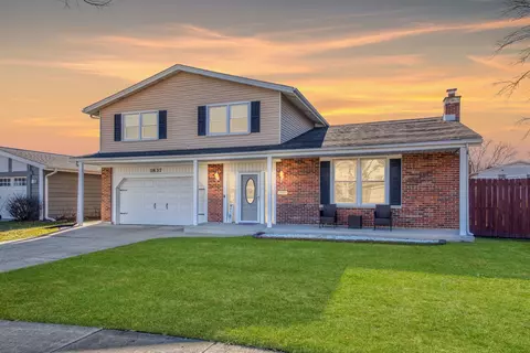1837 W Locust Ln, Mount Prospect, IL 60056