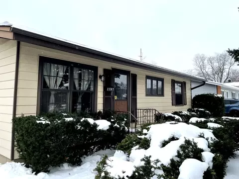 2707 75th St, Woodridge, IL 60517