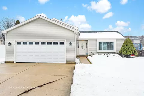1256 Rosewood Ln, Crystal Lake, IL 60014