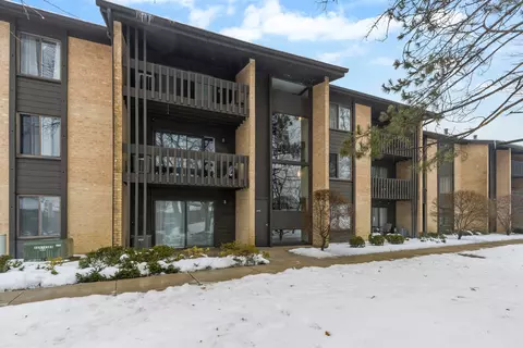 6148 Knollwood Rd #205, Willowbrook, IL 60527