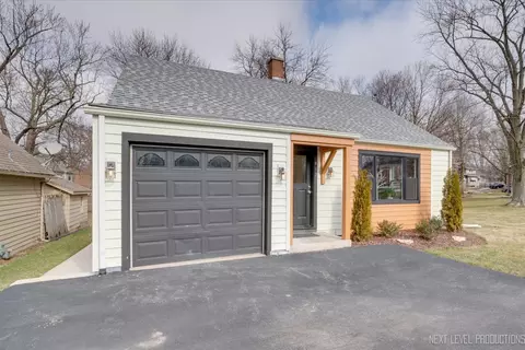 317 E State St, Geneva, IL 60134