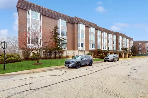 300 Thames Pkwy #3K, Park Ridge, IL 60068