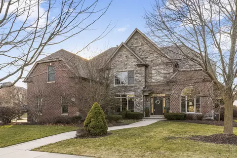 26016 Whispering Woods Cir, Plainfield, IL 60585
