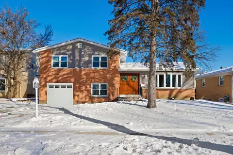 1600 W Catalpa Ln, Mount Prospect, IL 60056