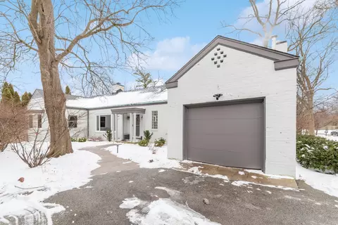 61 Ridge Rd, Highland Park, IL 60035