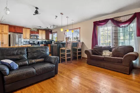 723 Tyler St, Genoa, IL 60135 photo 4