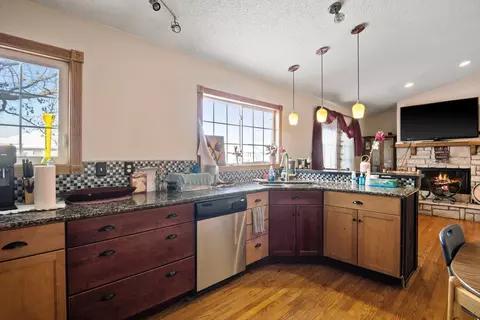 723 Tyler St, Genoa, IL 60135 photo 8