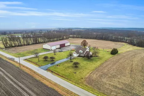 10879 Sunnyland Rd, Farmer City, IL 61842